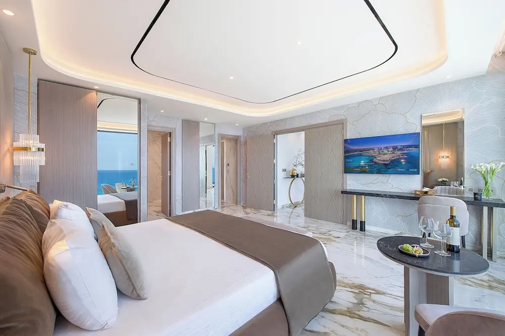 HOTEL: Adams Beach Hotel and Spa