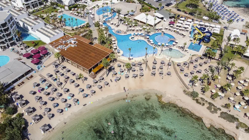 HOTEL: Adams Beach Hotel and Spa