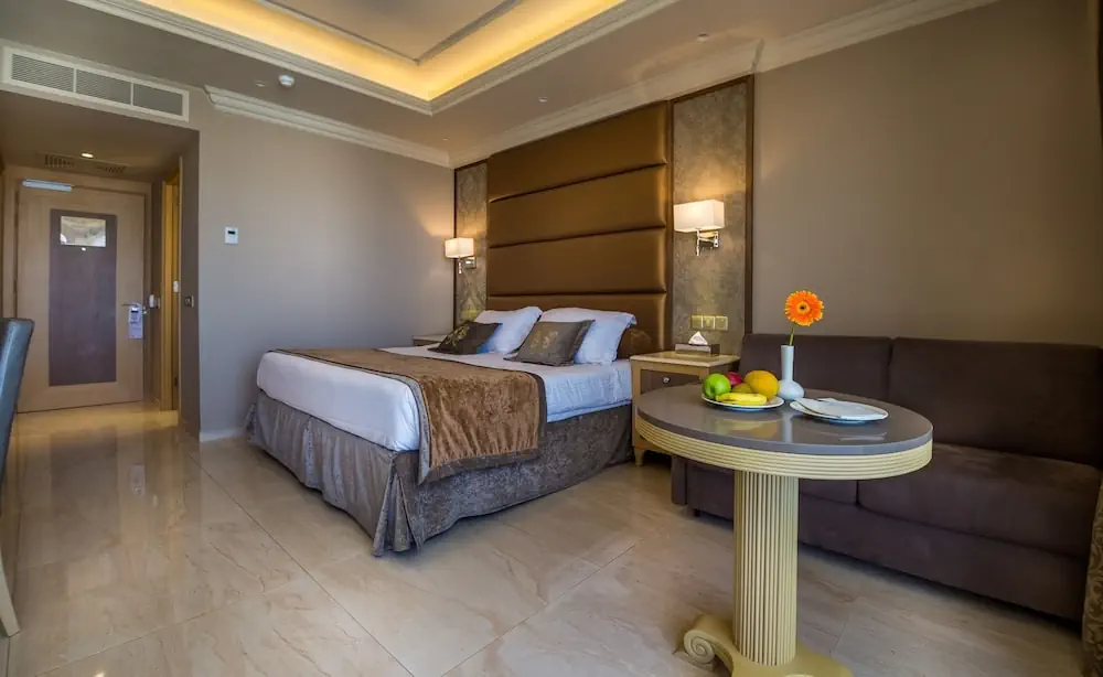 HOTEL: Adams Beach Hotel and Spa