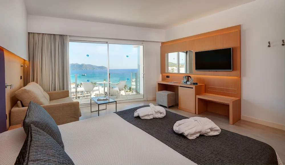 HOTEL: CM Playa del Moro Hotel