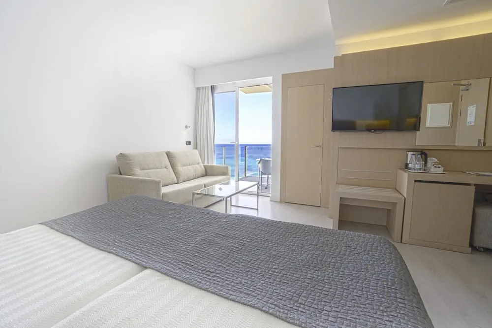 HOTEL: CM Playa del Moro Hotel