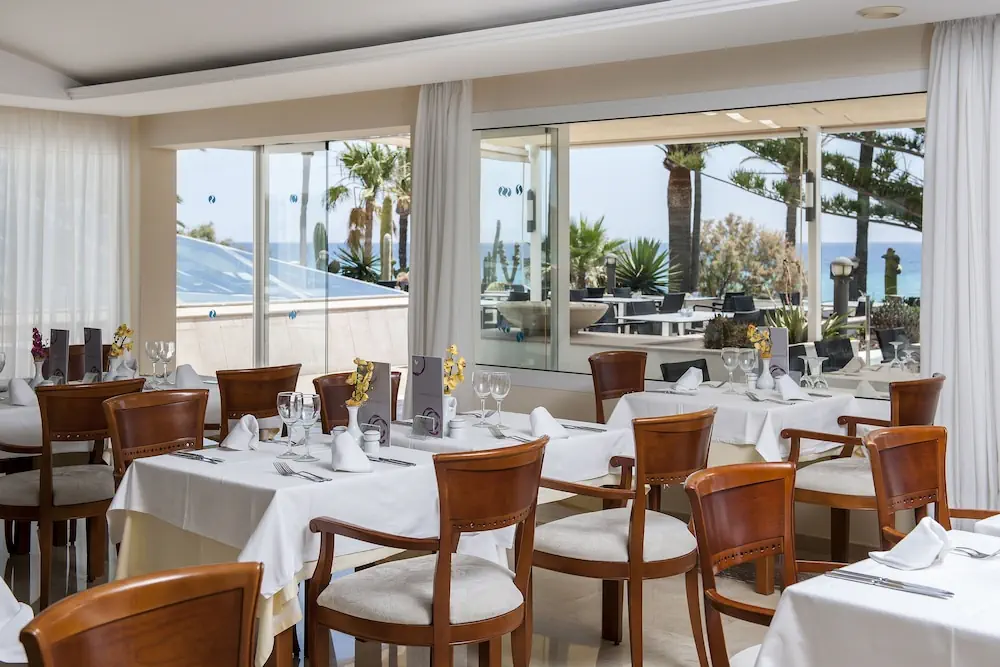 HOTEL: CM Playa del Moro Hotel