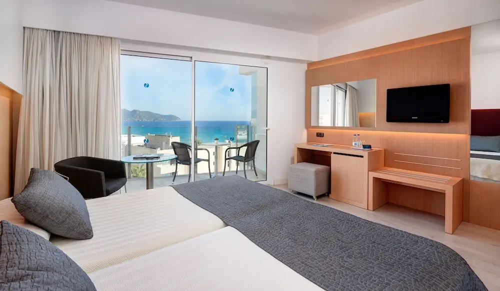 HOTEL: CM Playa del Moro Hotel