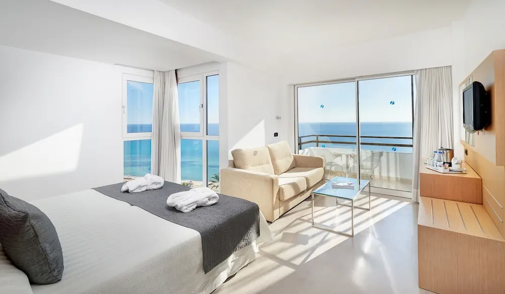 HOTEL: CM Playa del Moro Hotel