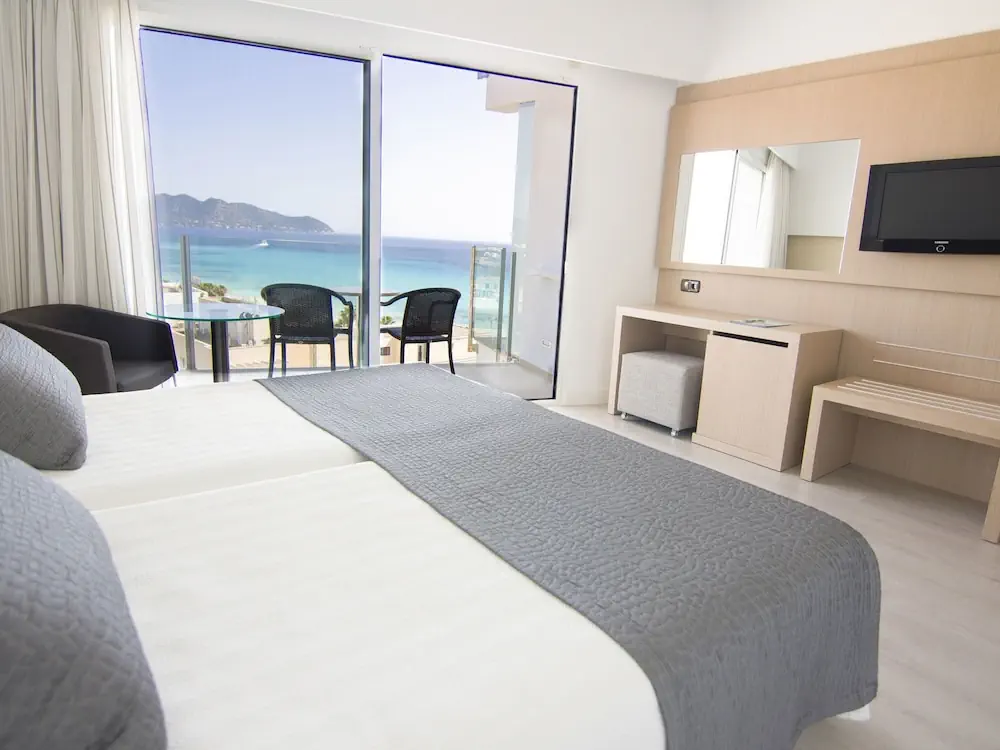 HOTEL: CM Playa del Moro Hotel