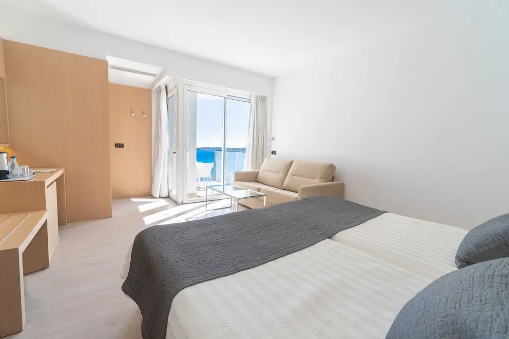 HOTEL: CM Playa del Moro Hotel