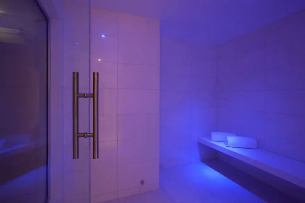 HOTEL: Sandy Beach Hotel and Spa