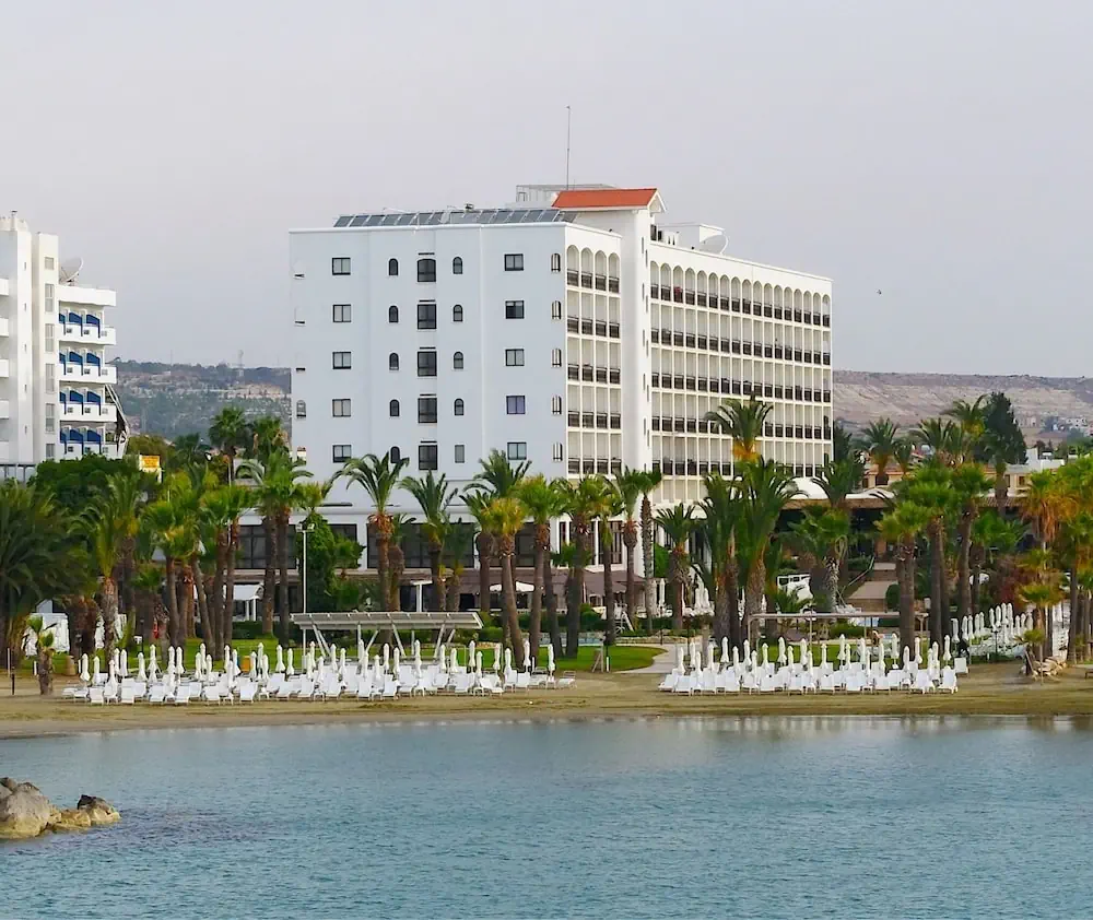 HOTEL: Sandy Beach Hotel and Spa