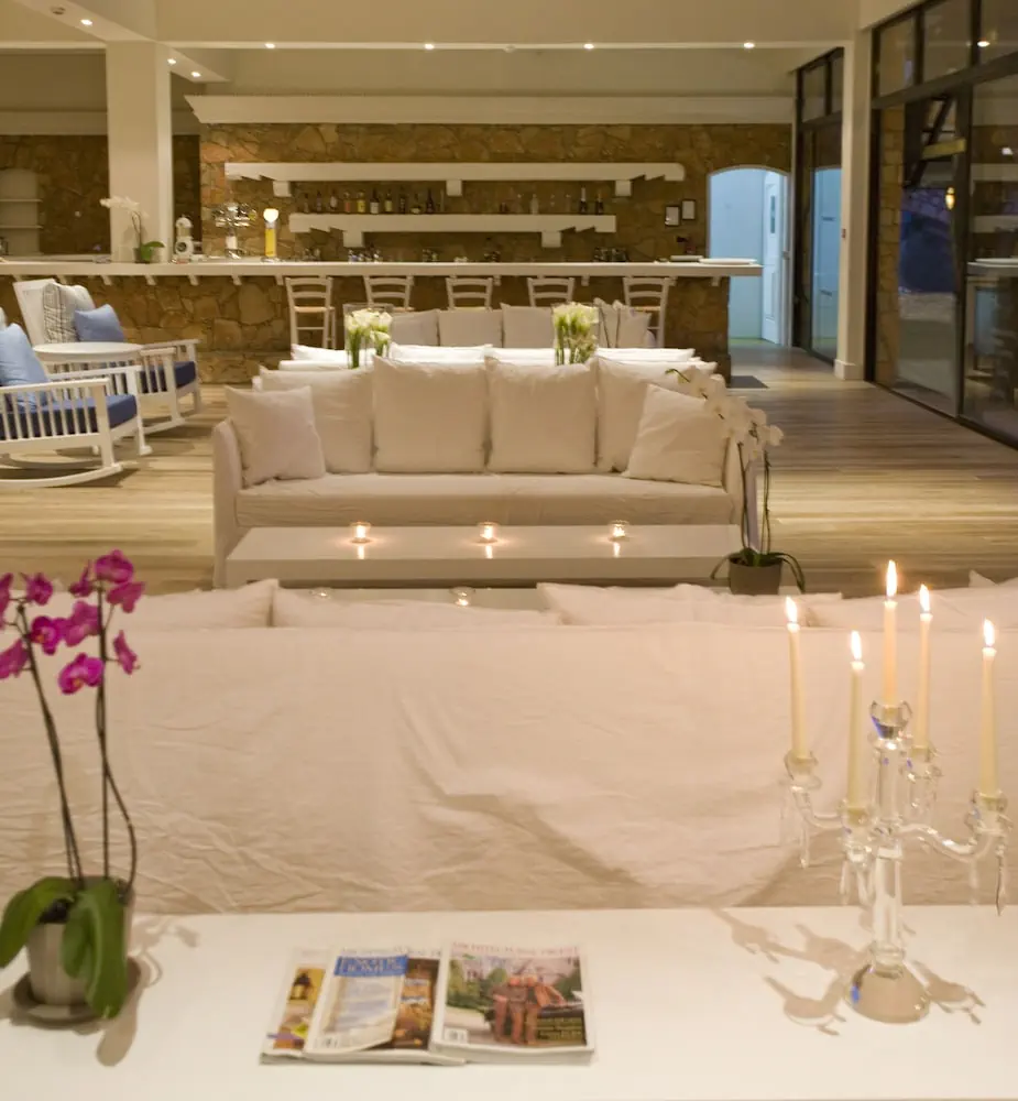 HOTEL: Sandy Beach Hotel and Spa