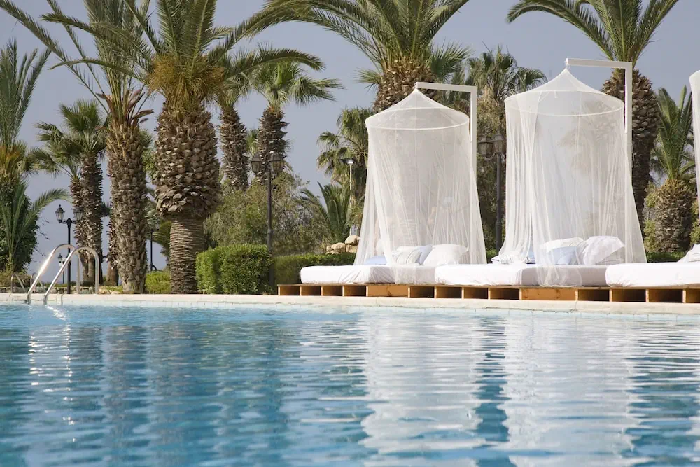 HOTEL: Sandy Beach Hotel and Spa