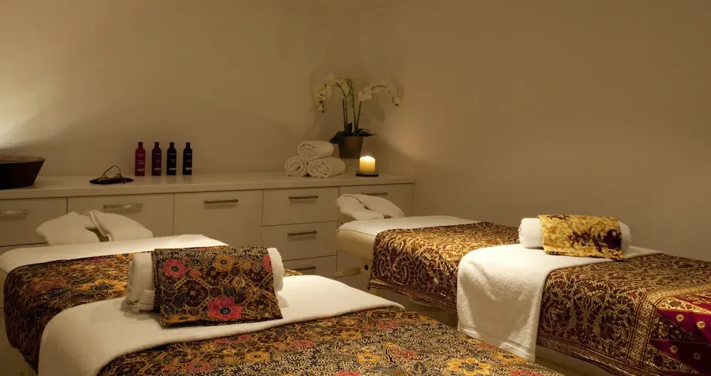 HOTEL: Sandy Beach Hotel and Spa