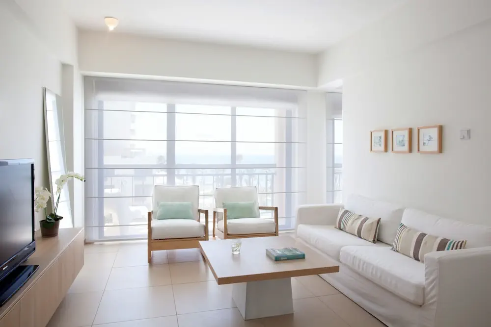 HOTEL: Sandy Beach Hotel and Spa