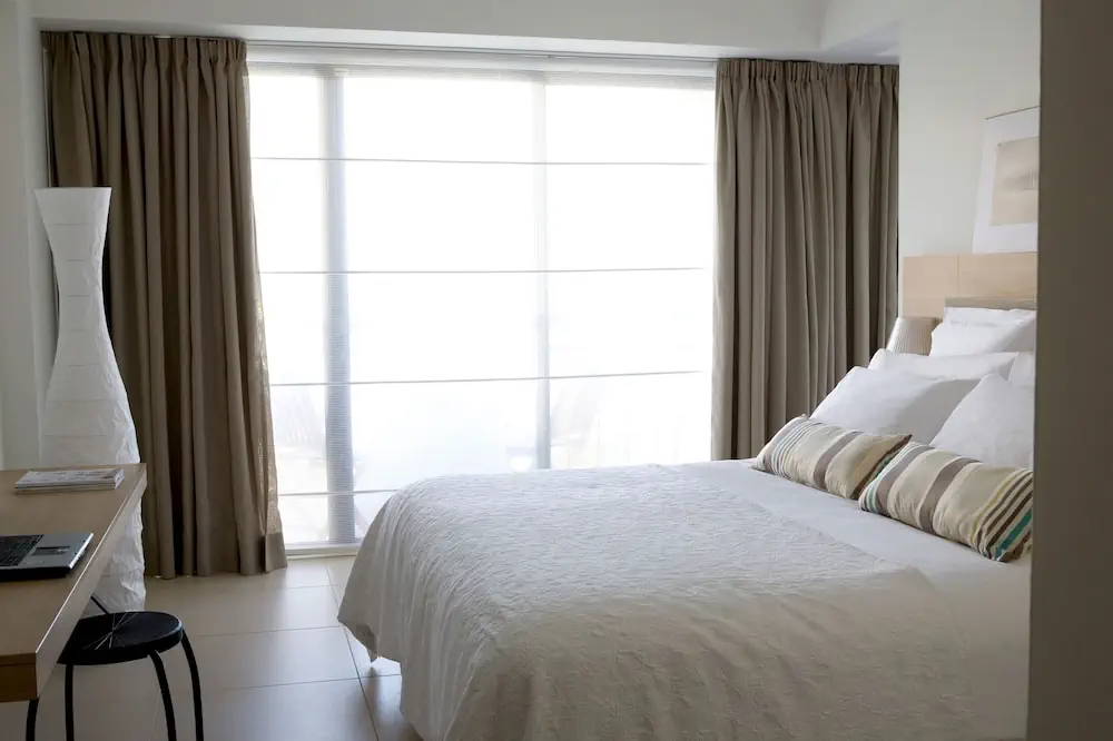 HOTEL: Sandy Beach Hotel and Spa