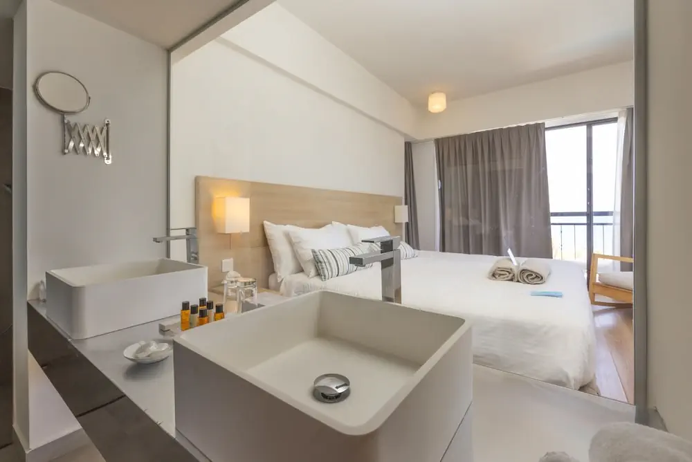 HOTEL: Sandy Beach Hotel and Spa