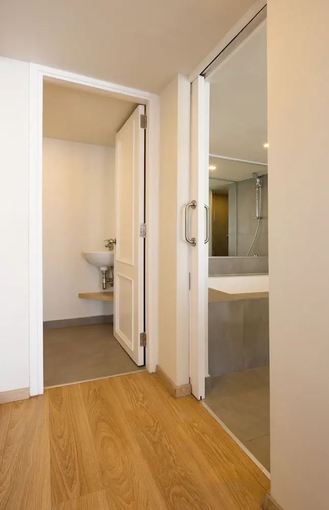 HOTEL: Sandy Beach Hotel and Spa