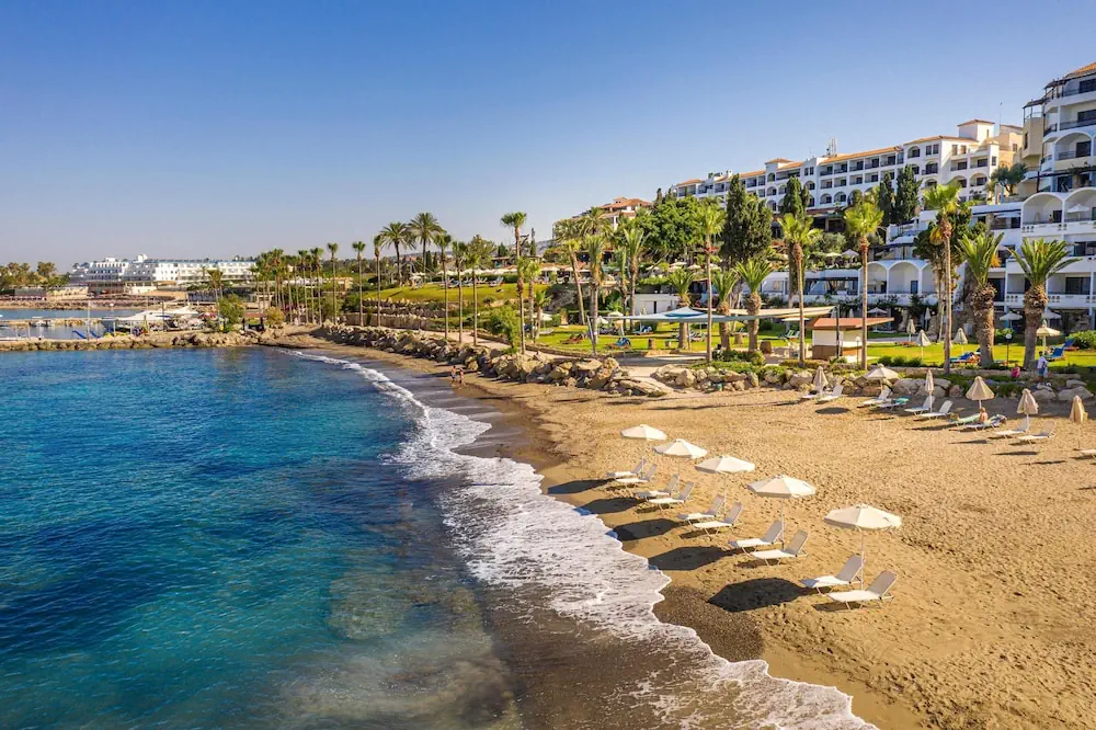 HOTEL: Coral Beach Hotel and Resort