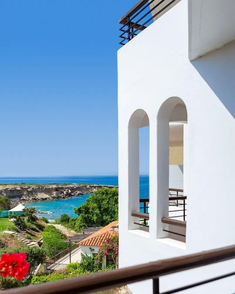 HOTEL: Coral Beach Hotel and Resort