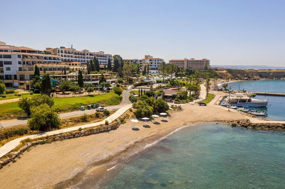 HOTEL: Coral Beach Hotel and Resort