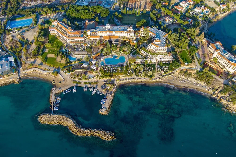 HOTEL: Coral Beach Hotel and Resort