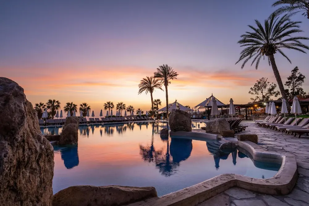 HOTEL: Coral Beach Hotel and Resort