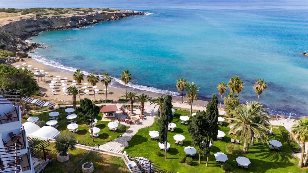 HOTEL: Coral Beach Hotel and Resort