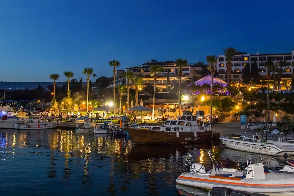 HOTEL: Coral Beach Hotel and Resort