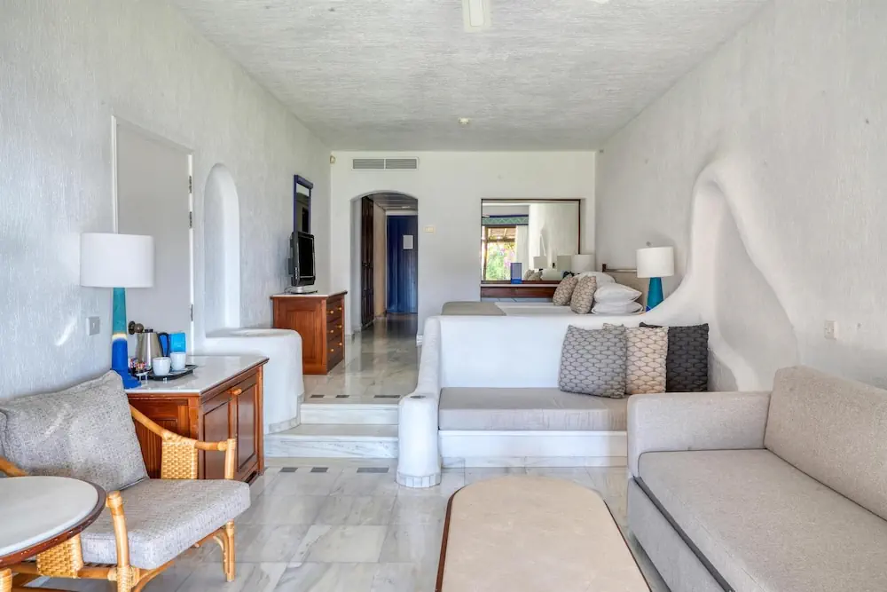 HOTEL: Coral Beach Hotel and Resort