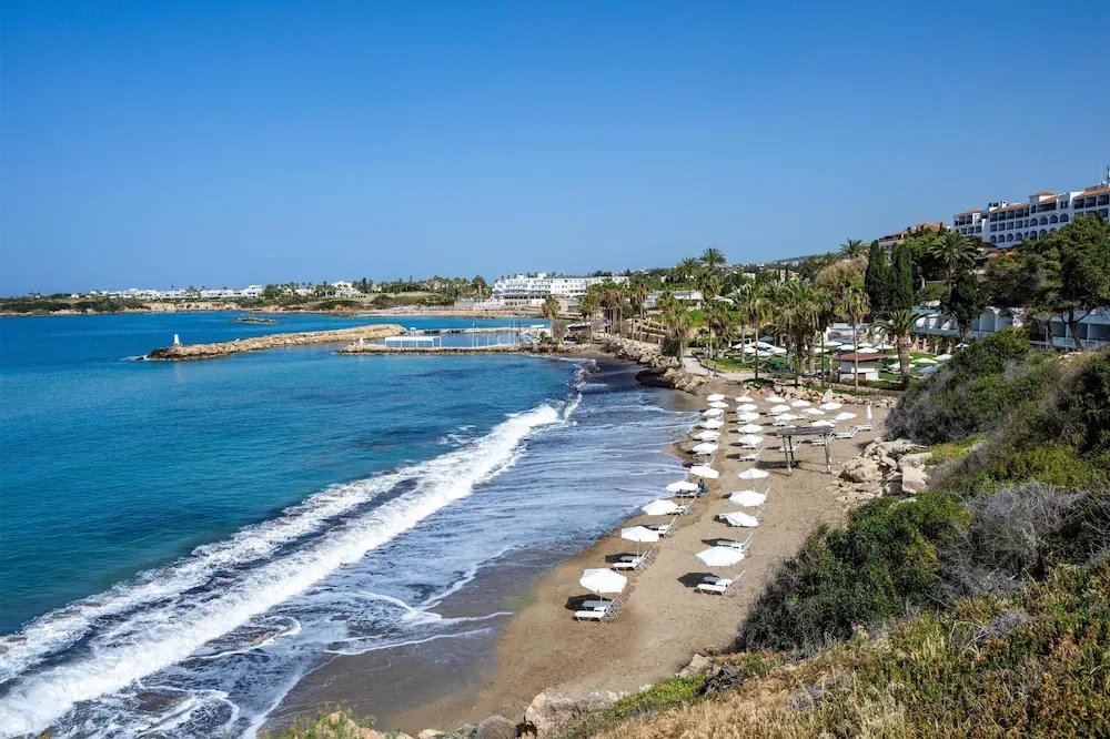 HOTEL: Coral Beach Hotel and Resort