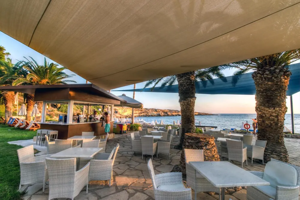 HOTEL: Coral Beach Hotel and Resort