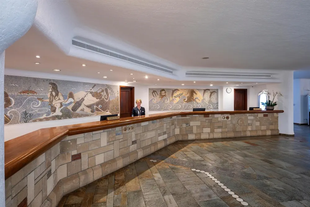 HOTEL: Coral Beach Hotel and Resort