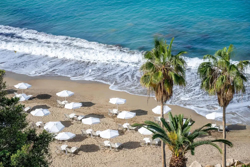 HOTEL: Coral Beach Hotel and Resort
