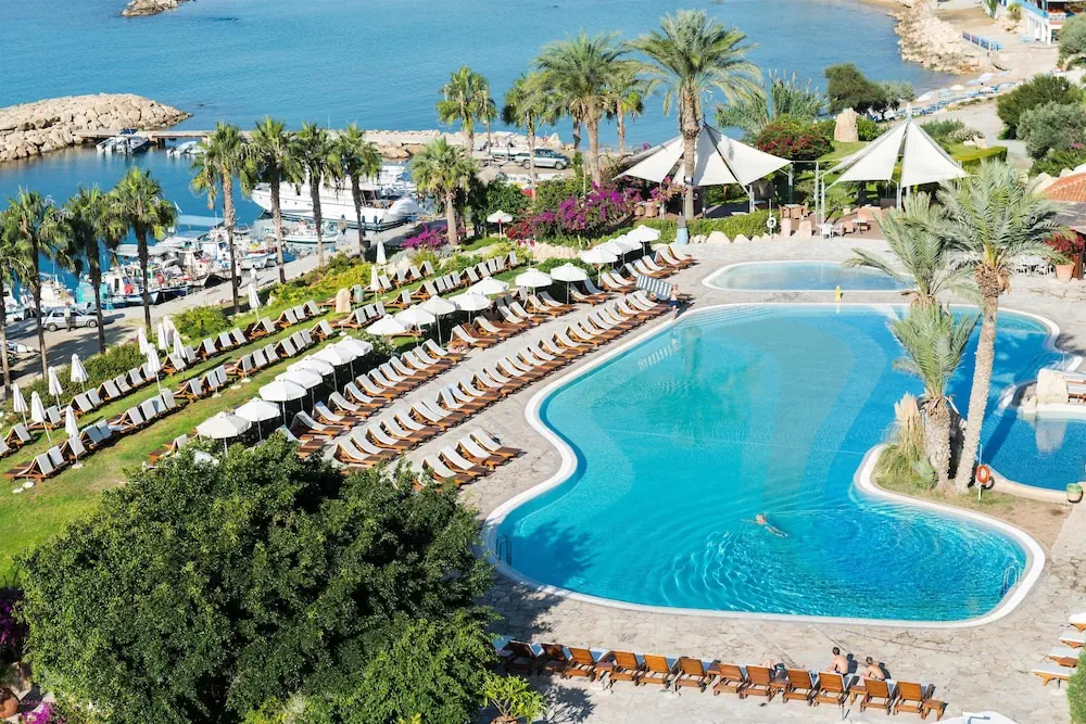 HOTEL: Coral Beach Hotel and Resort