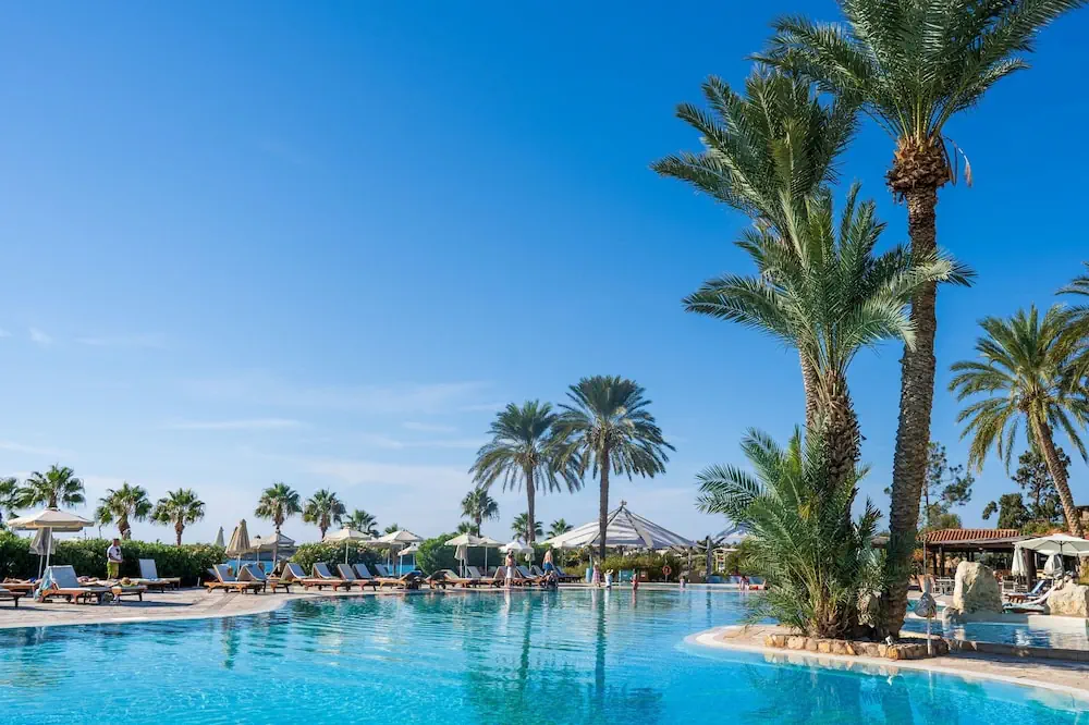 HOTEL: Coral Beach Hotel and Resort