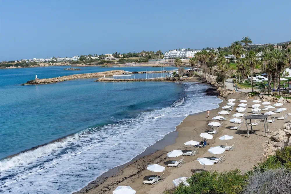 HOTEL: Coral Beach Hotel and Resort