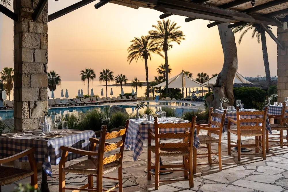 HOTEL: Coral Beach Hotel and Resort