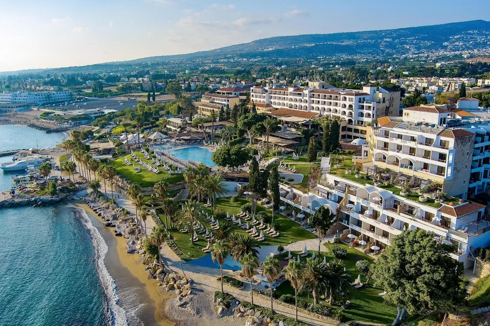 HOTEL: Coral Beach Hotel and Resort
