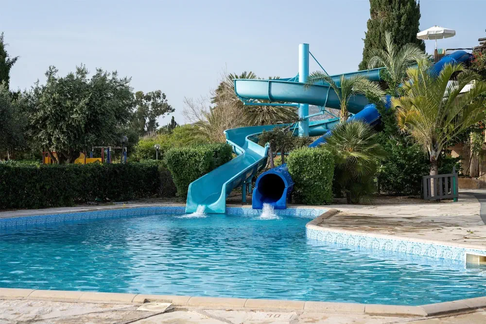 HOTEL: Coral Beach Hotel and Resort