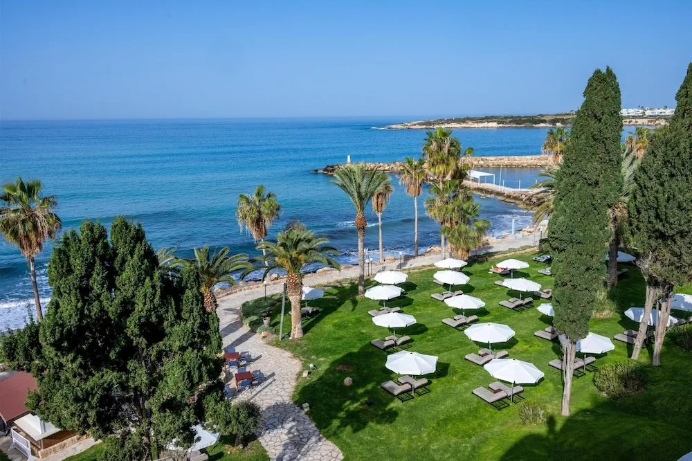HOTEL: Coral Beach Hotel and Resort
