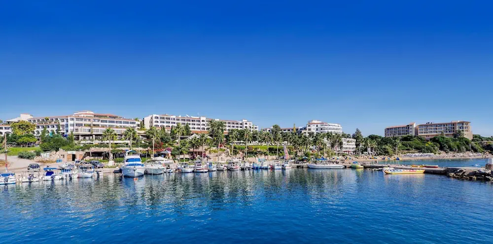HOTEL: Coral Beach Hotel and Resort