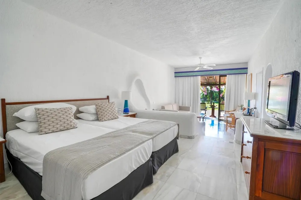 HOTEL: Coral Beach Hotel and Resort