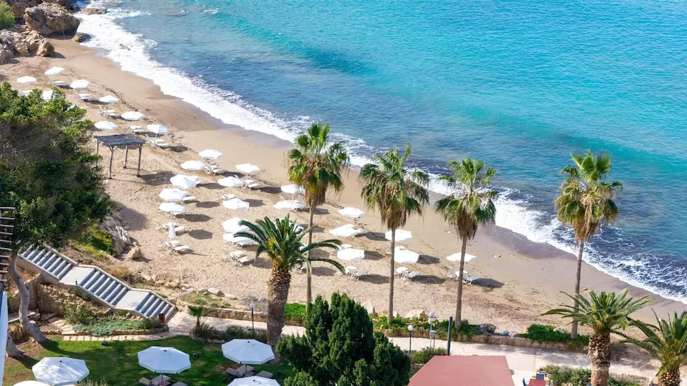HOTEL: Coral Beach Hotel and Resort