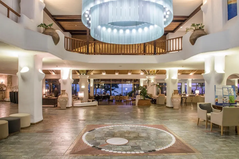 HOTEL: Coral Beach Hotel and Resort