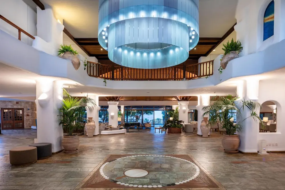 HOTEL: Coral Beach Hotel and Resort
