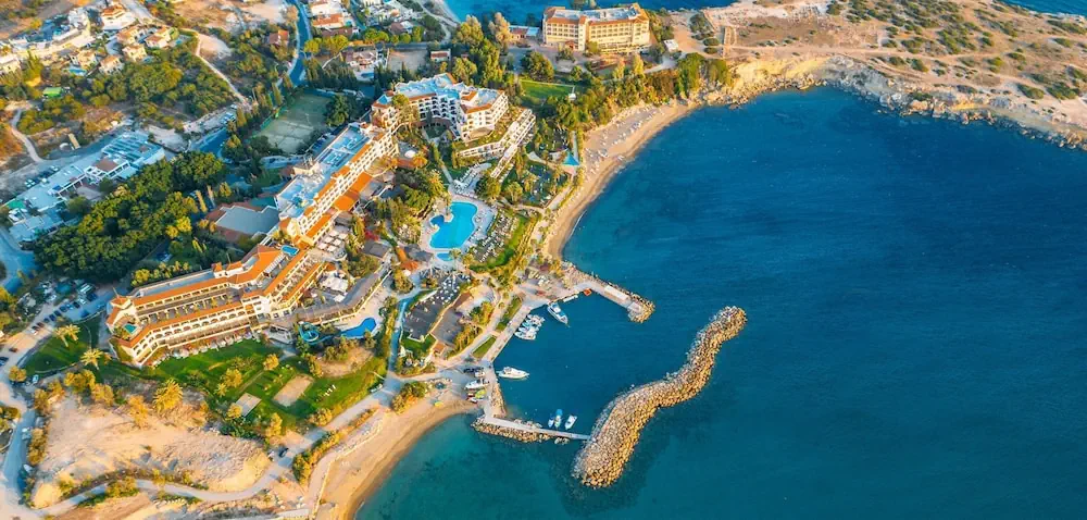 HOTEL: Coral Beach Hotel and Resort