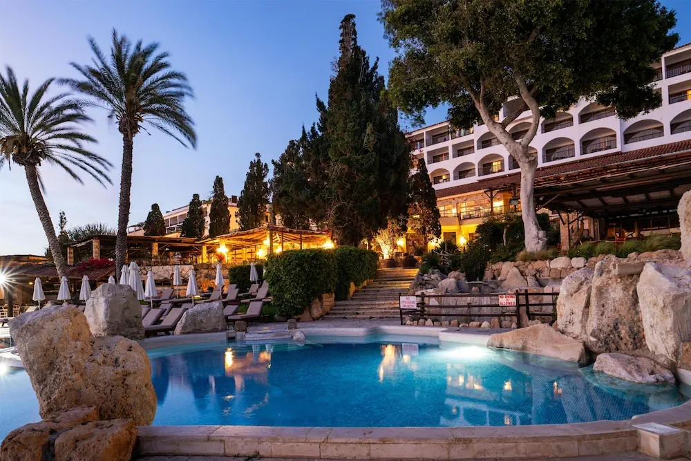HOTEL: Coral Beach Hotel and Resort