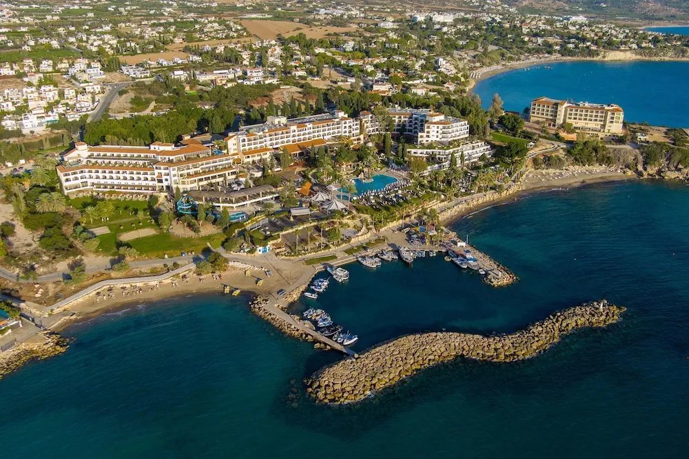 HOTEL: Coral Beach Hotel and Resort