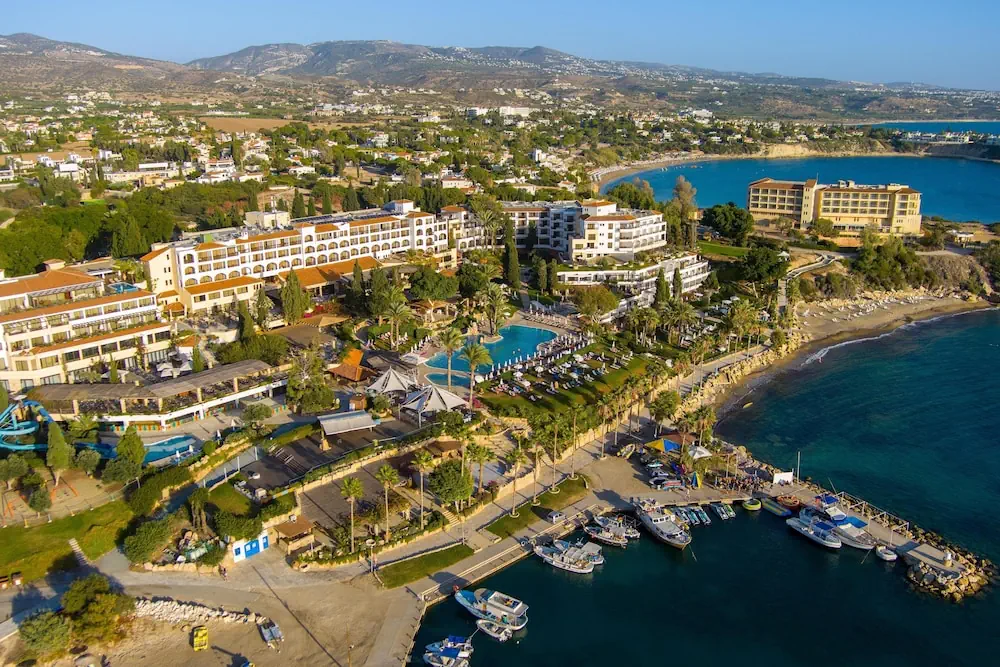 HOTEL: Coral Beach Hotel and Resort
