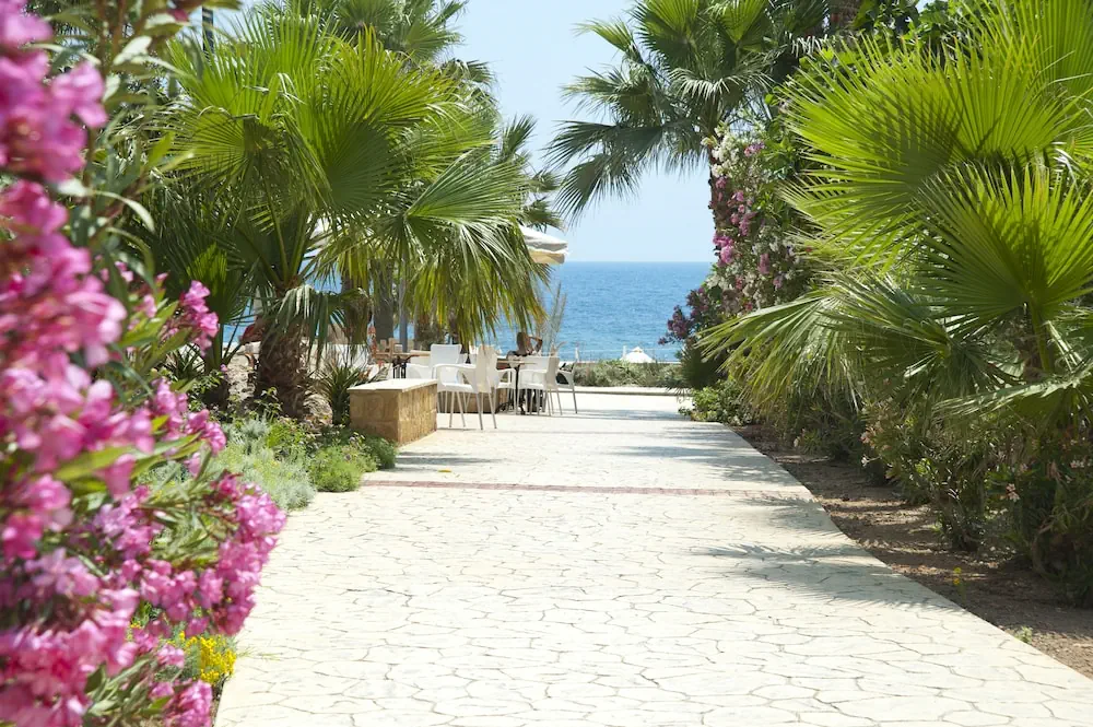 HOTEL: Akti Beach Village Resort