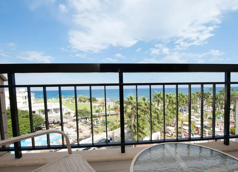 HOTEL: Anastasia Waterpark Beach Resort