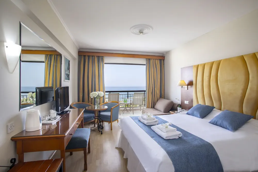 HOTEL: Anastasia Waterpark Beach Resort